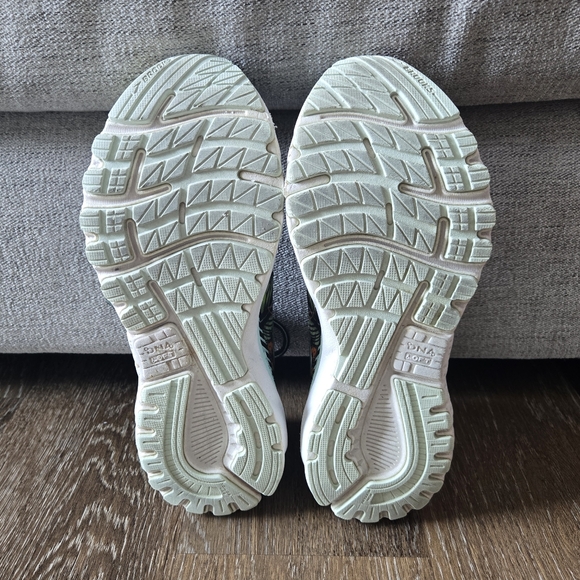 Brooks Adrenaline 20 | Women | Size 8 | Barely Worn - Picture 5 of 9